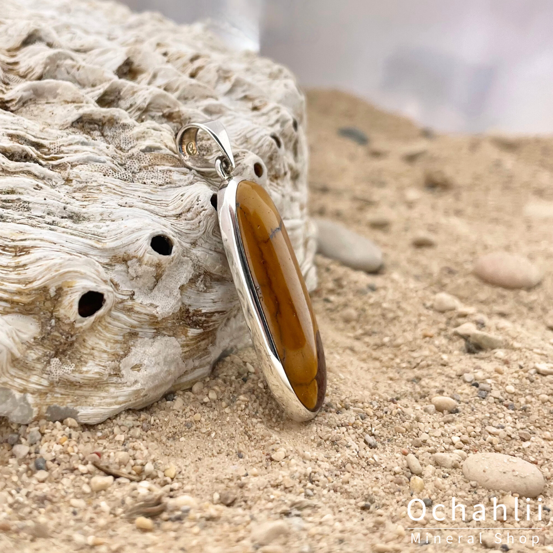 Mookaite silver pendant