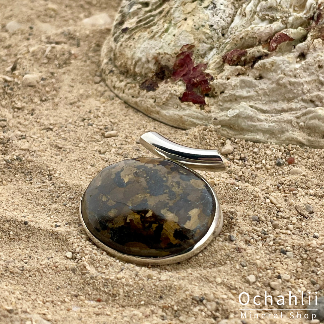 Colgante de bronce y plata