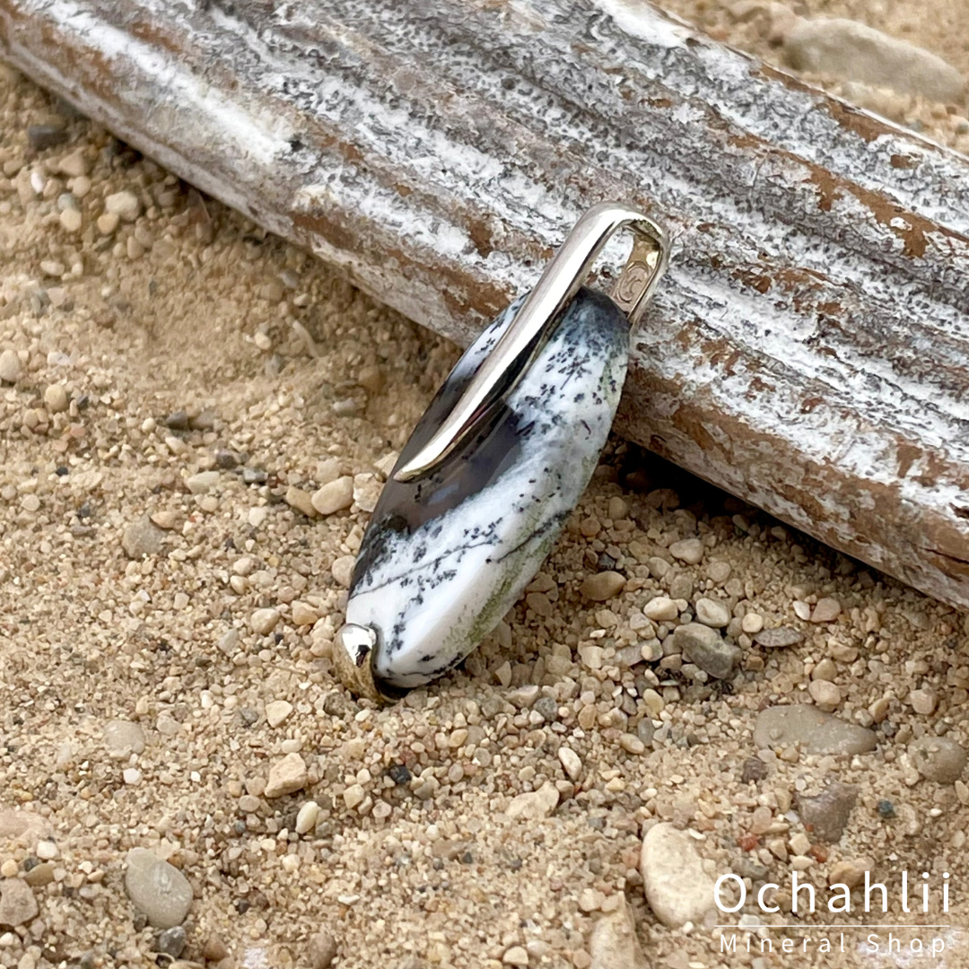 Pendentif en argent opale dendrite