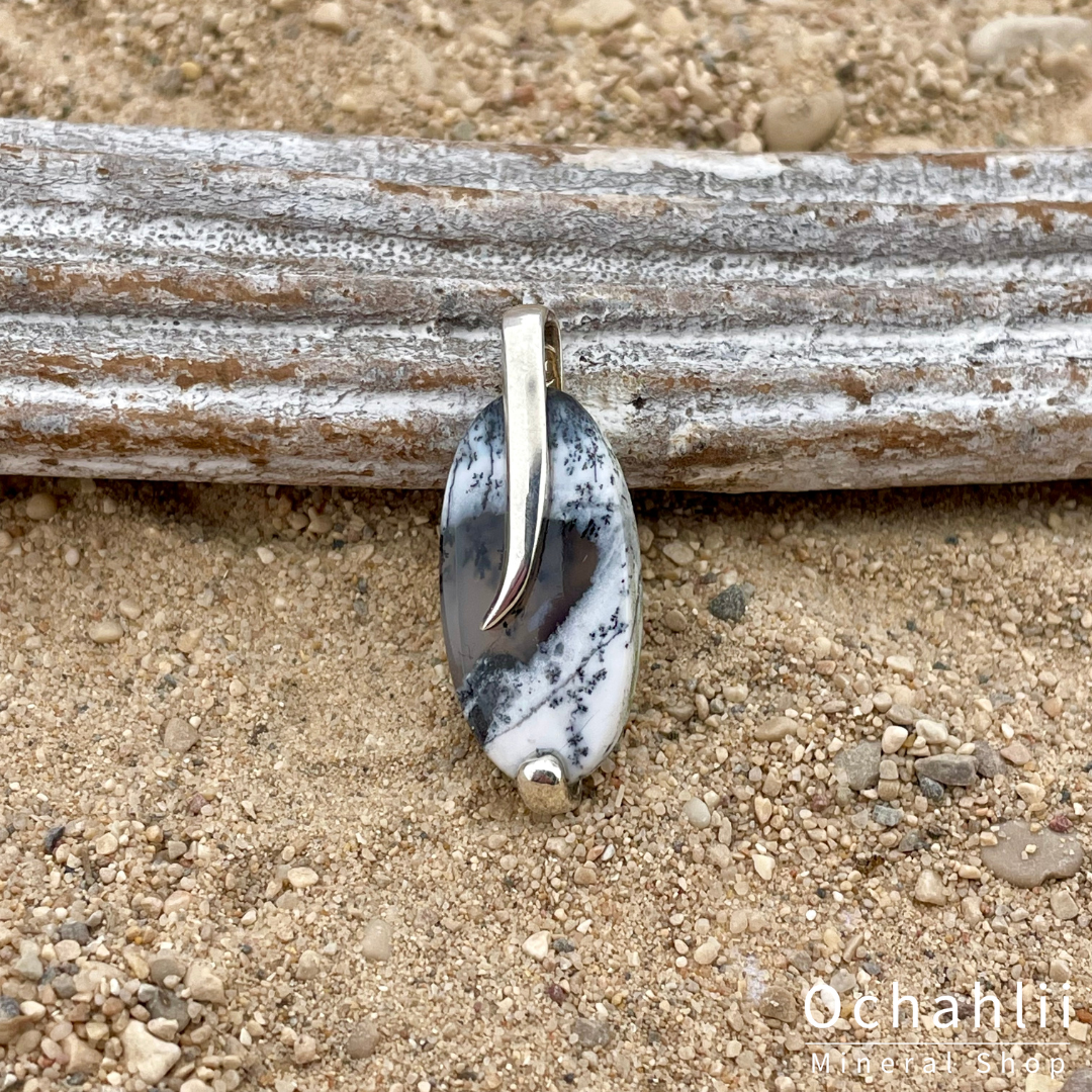 Pendentif en argent opale dendrite