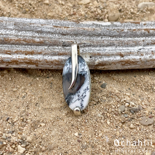 Pendentif en argent opale dendrite