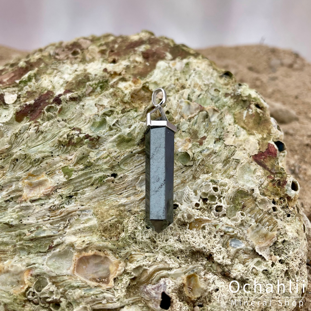 Colgante de hematites plateado
