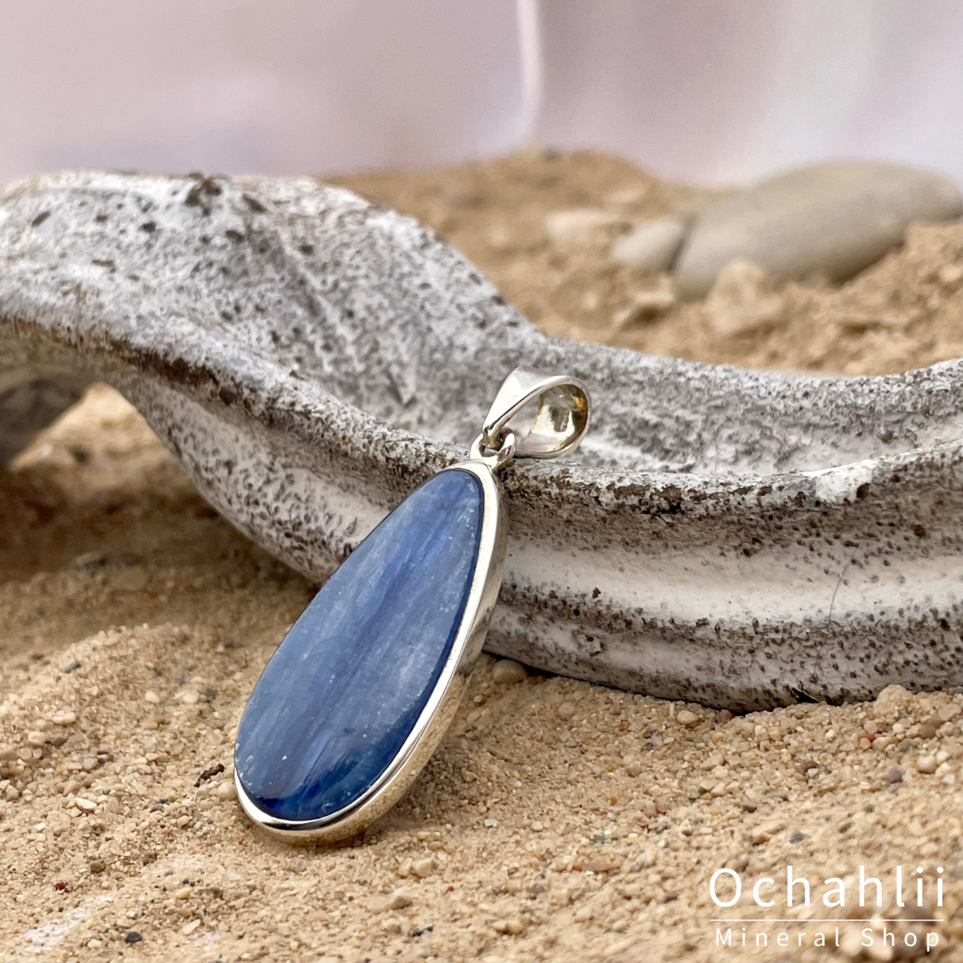 Kyaniet (cyaniet-distheen) zilveren hanger