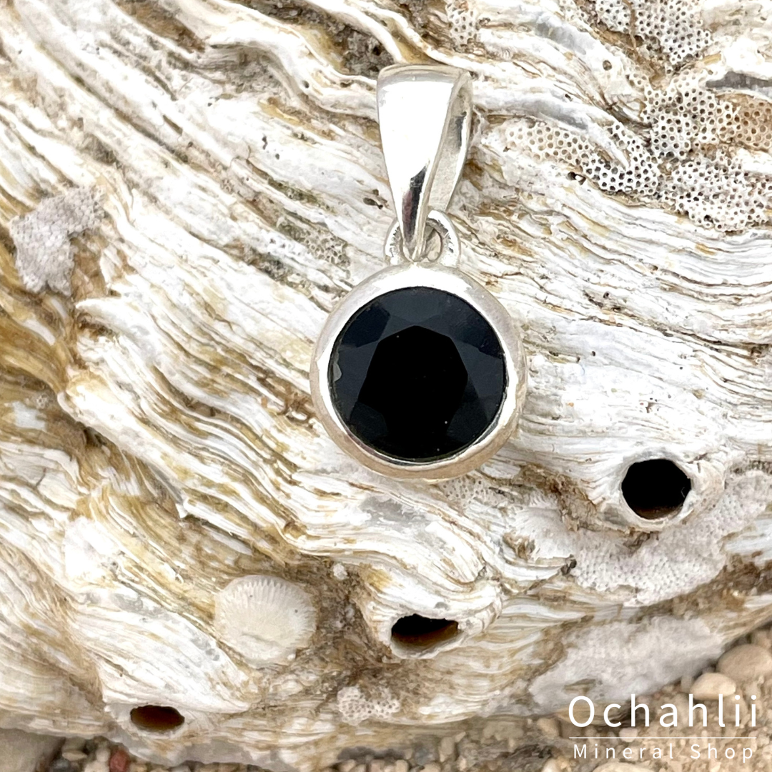 Onyx silver pendant