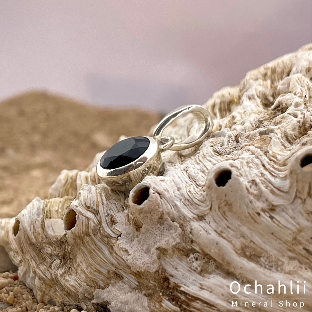 Onyx silver pendant