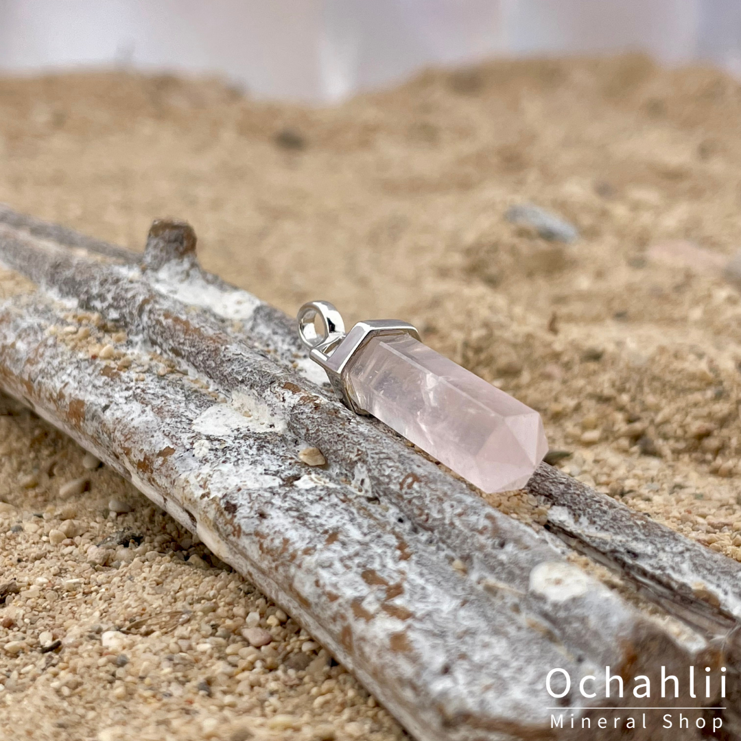 Rose quartz silver pendant