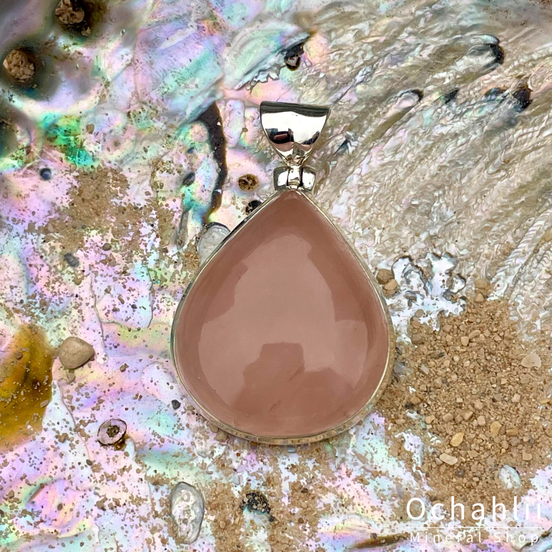 Rose quartz silver pendant