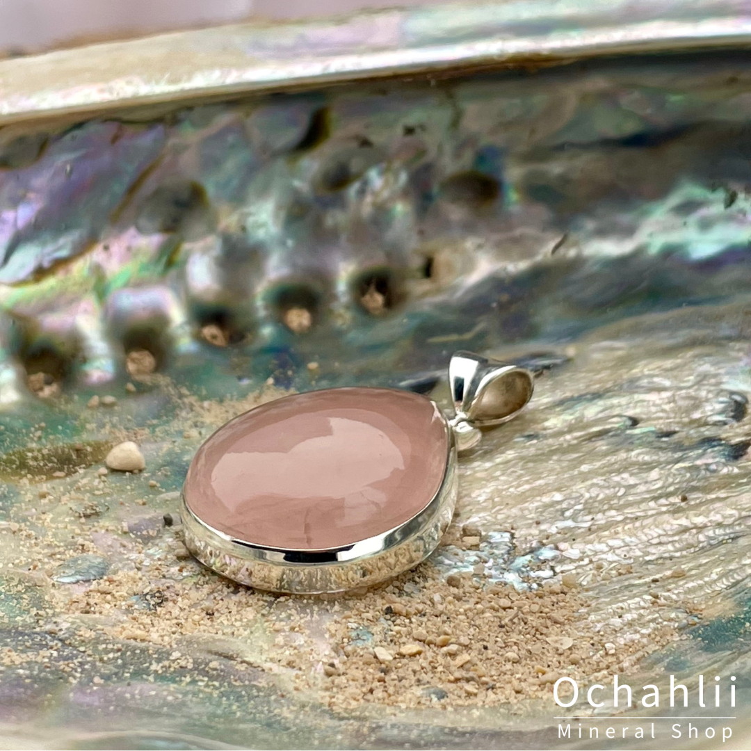 Rose quartz silver pendant