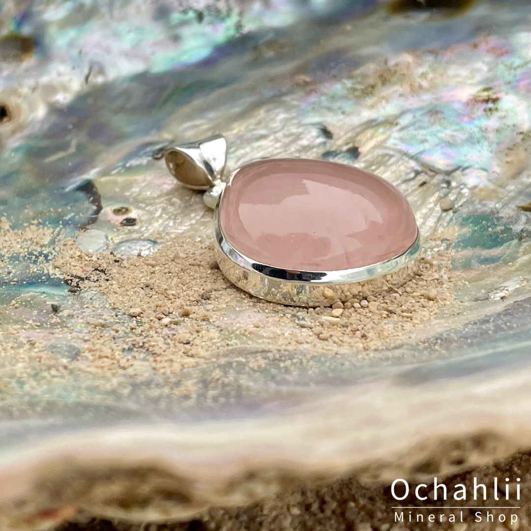 Rose quartz silver pendant
