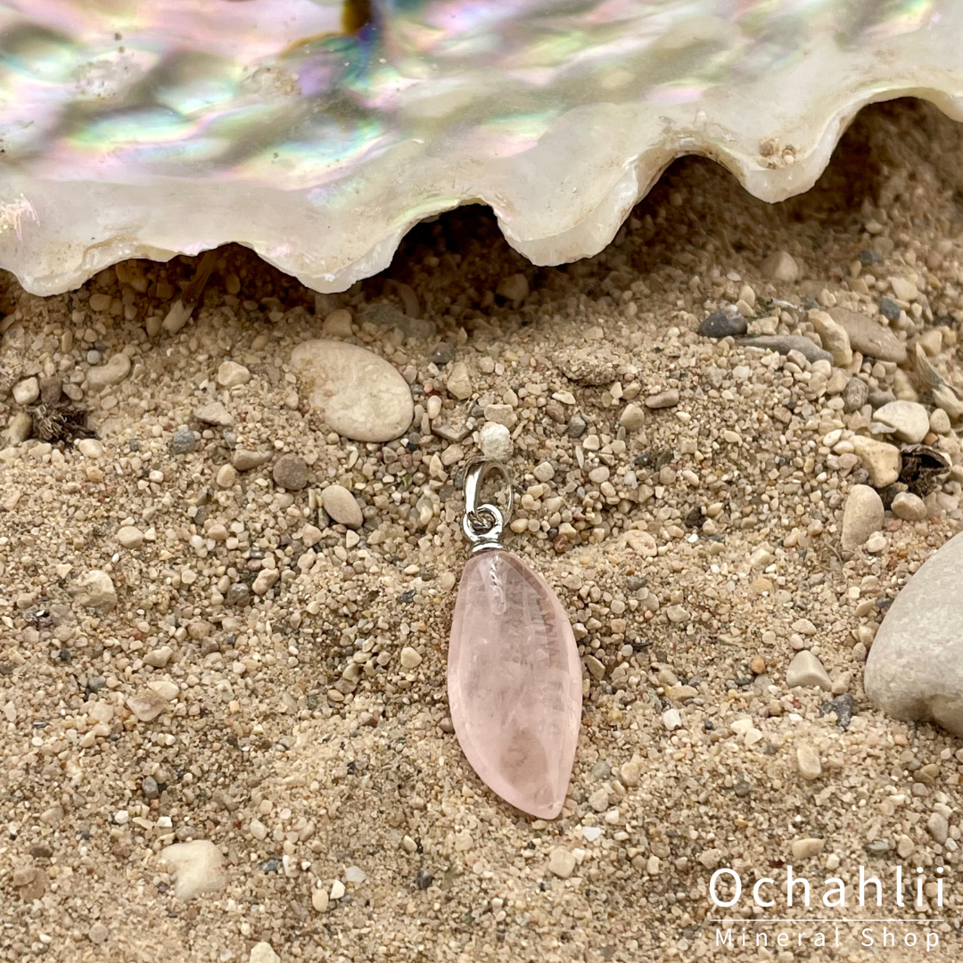 Rozekwarts zilveren hanger
