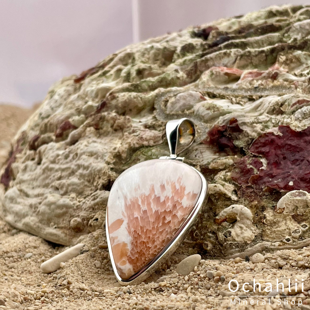 Scoleciet roze zilveren hanger