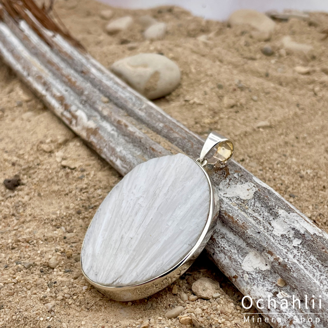 Scoleciet con colgante de plata